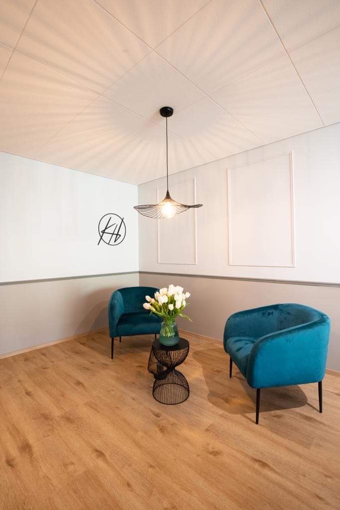 Gemütliche Sitzecke mit Katarina Hair Signet